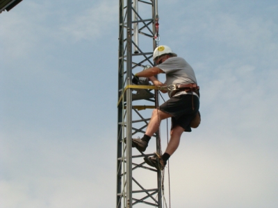 Antenna Raising at the club station_29