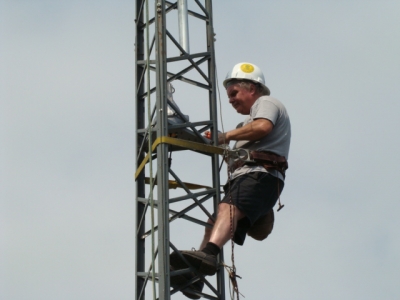 Antenna Raising at the club station_33