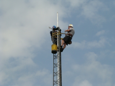 Antenna Raising at the club station_36