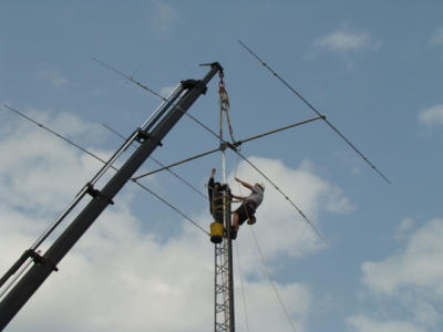 Antenna Raising at the club station_49